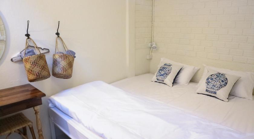 a white bed with a white comforter and pillows, SillaHouse Hostel in Hat Yai