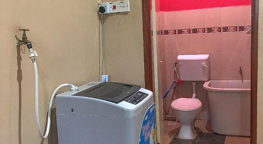 a bathroom with a toilet and a sink, Abisabi Homestay in Kangar