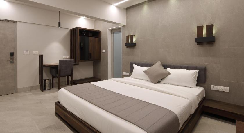 Hotel Carrefour photo