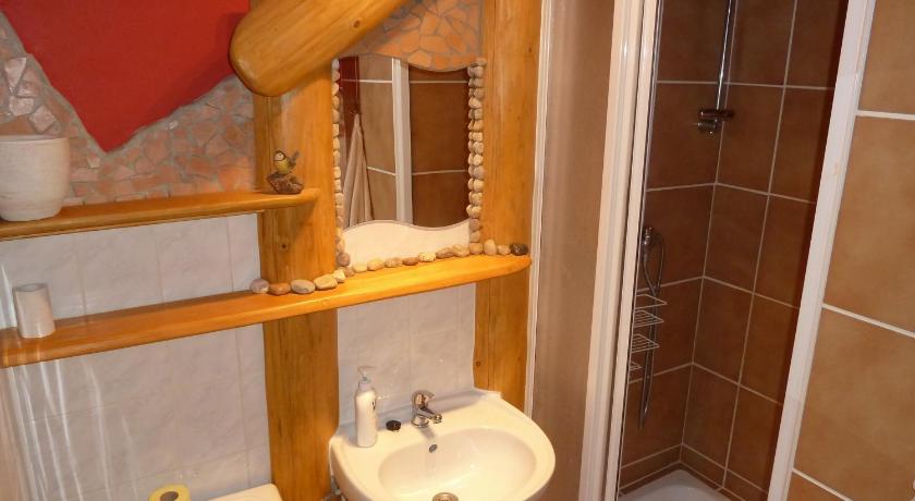 a bathroom with a sink, toilet and bathtub, Artharmony Pension and Hostel in Prague