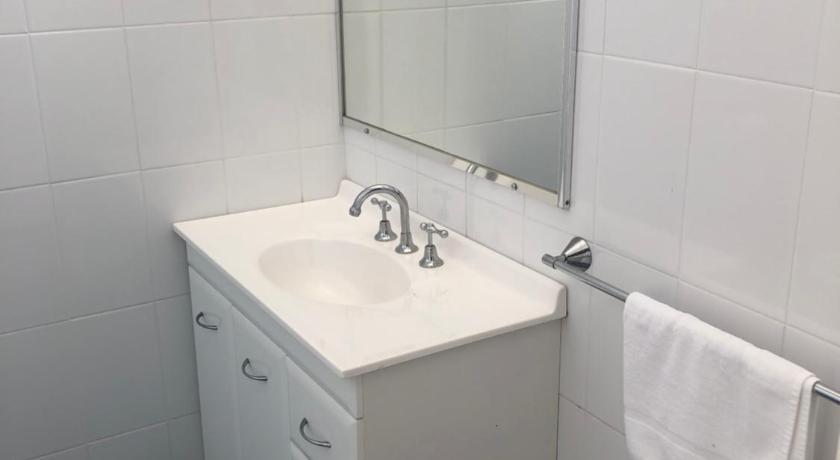 Bateau Bay Hotel photo