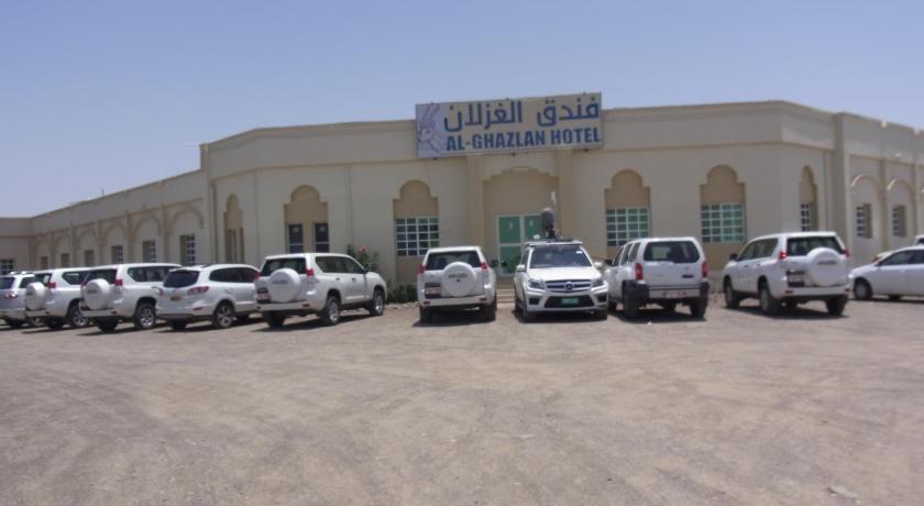 Al Ghazlan Hotel Sinaw photo