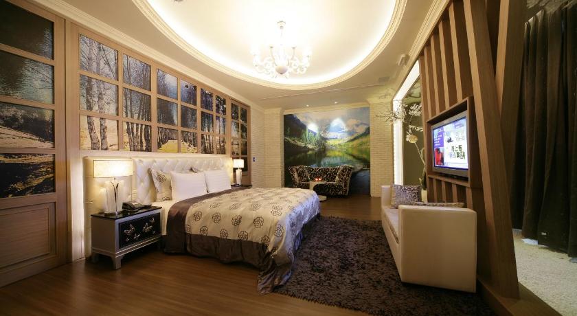 Image of Queen Room - Check-In After 9:00 PM 0