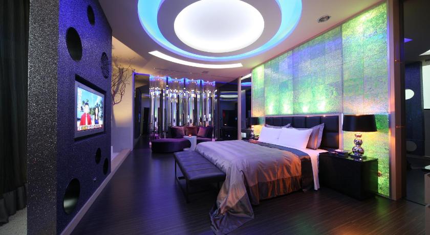 Image of Queen Room 6