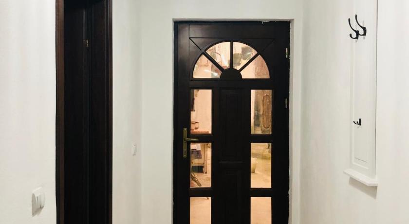 Queen's Apartment & Studio photo