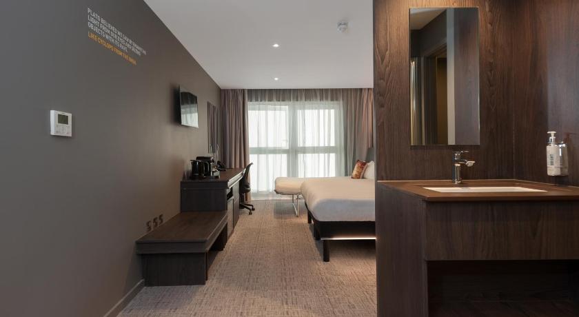 Image of Deluxe Plus Room with Sofabed 5