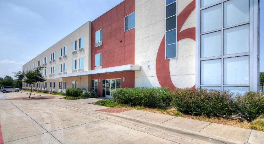 Motel 6-Roanoke, TX - Northlake - Speedway