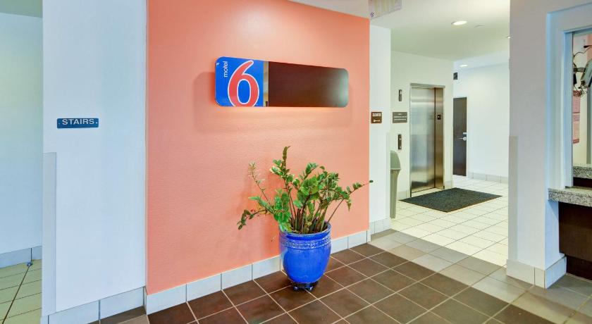 Motel 6-Roanoke, TX - Northlake - Speedway