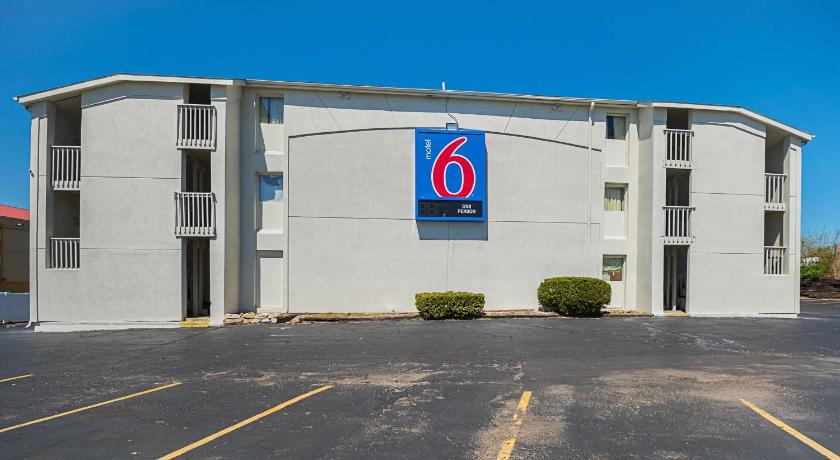 Motel 6-Blue Springs, MO