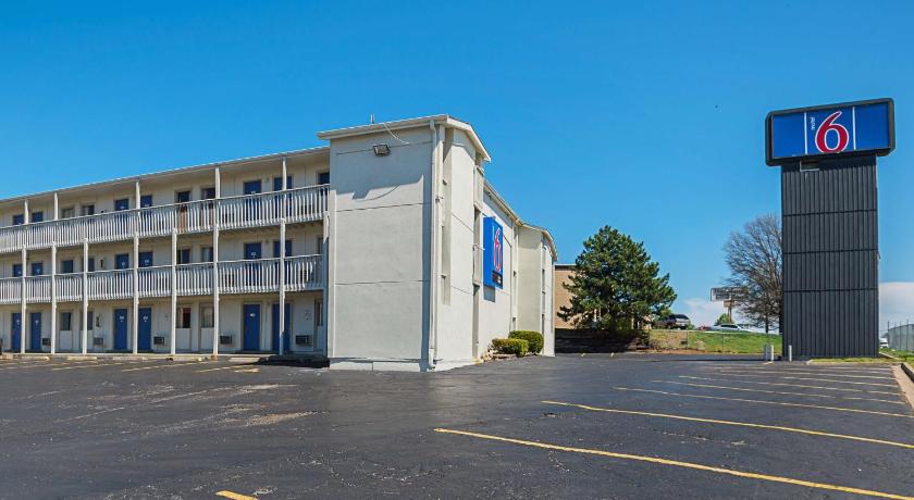 Motel 6-Blue Springs, MO