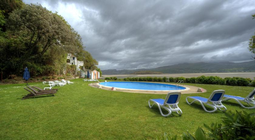 Portmeirion Village & Castell Deudraeth photo