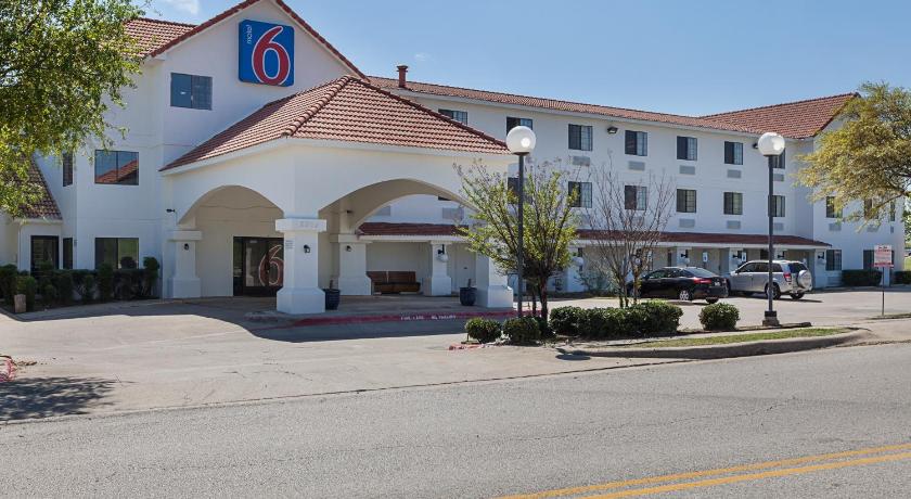 MOTEL 6 BEDFORD