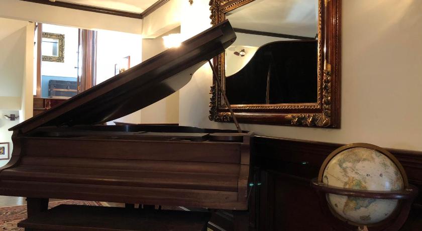 Ivy Manor Inn Village Center photo