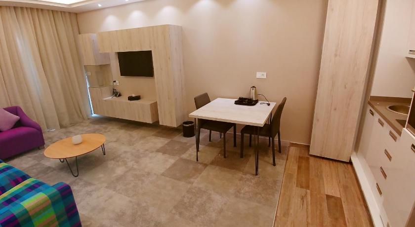 Image of Senior Suite 6