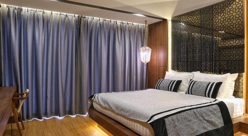 Image of Premier King Non-Smoking 11