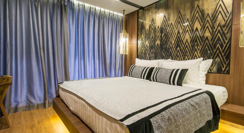 Image of Executive King Non-Smoking 6