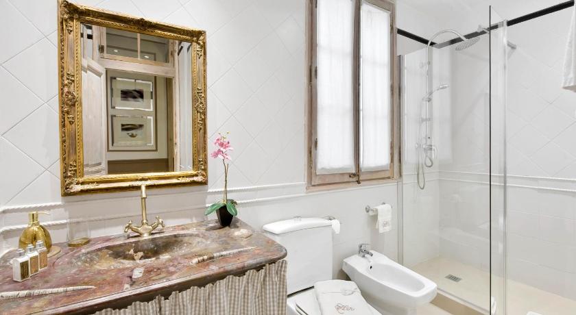 HoHomes - Centric Design Apartment photo