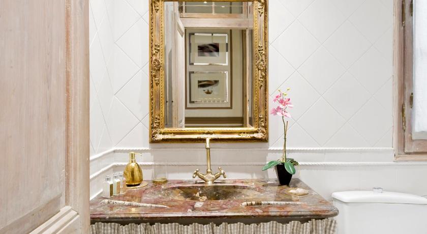HoHomes - Centric Design Apartment photo
