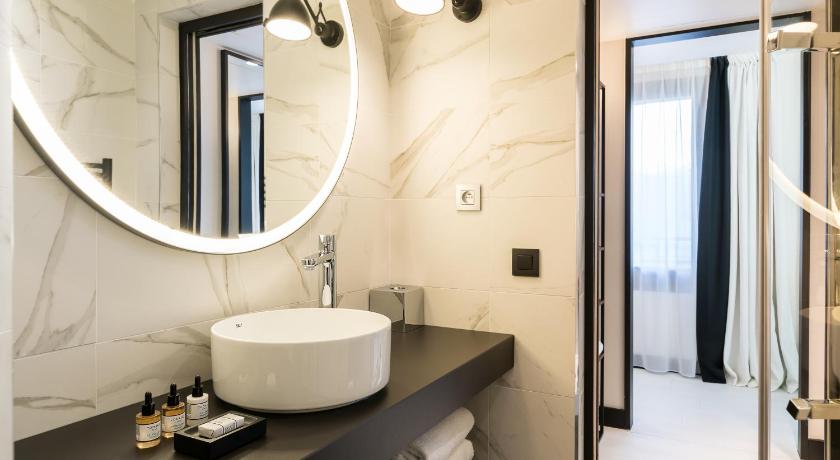 LAZ' Hotel Spa Urbain Paris