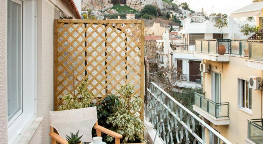 Martin’s Akropolis loft photo