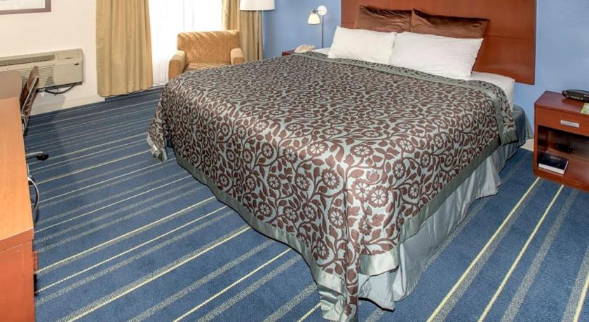 Days Hotel by Wyndham Allentown Airport / Lehigh Valley