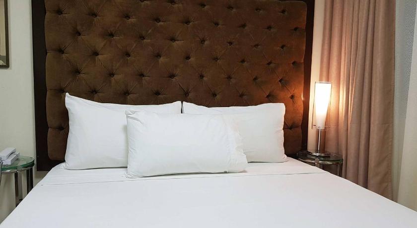 Studio Unit at The Breeze Residences — Hotel in Manila