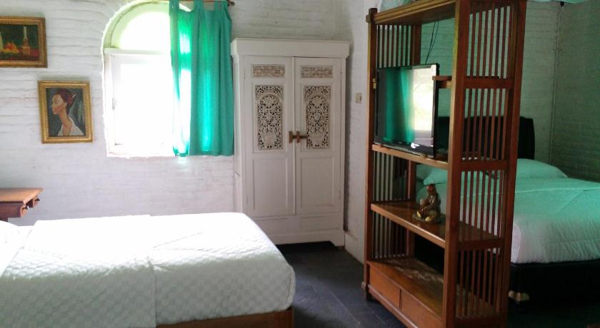 Image of Family Room with Sea View 2