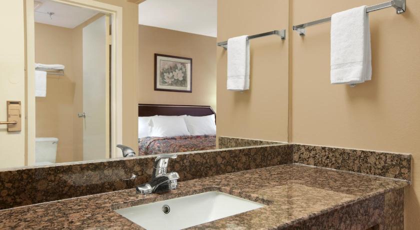 Days Inn by Wyndham Hagerstown photo