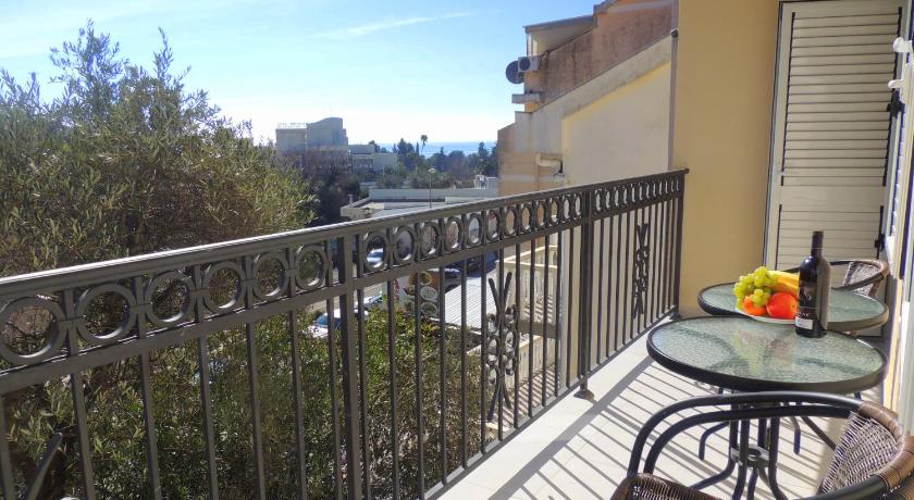Guest House Jelena — Hotel in Budva