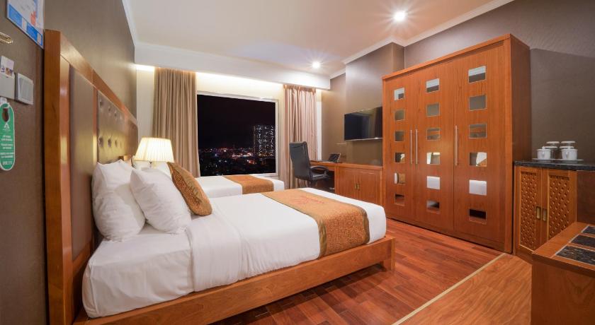 Image of Deluxe Twin City View 6