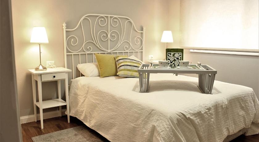 Apartamento Lula — Hotel in Santiago De Compostela