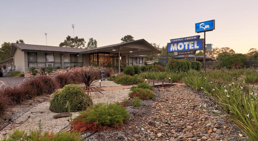 Castle Creek Motel photo