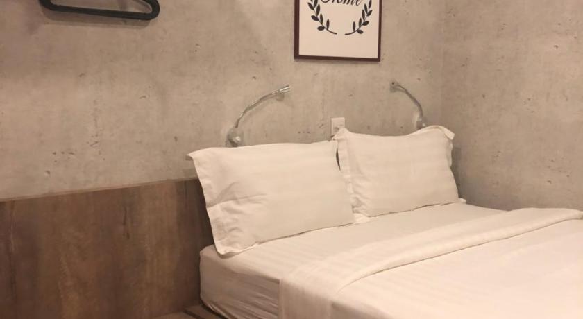 Image of Queen Room 5