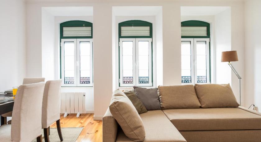 ALTIDO Charming 1BR Apt with workspace in Sao Bento - 9