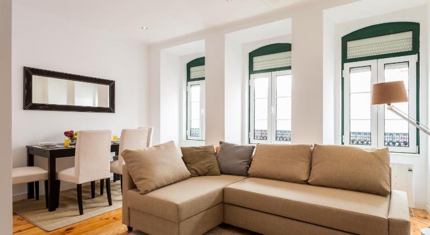 ALTIDO Charming 1BR Apt with workspace in Sao Bento - 15