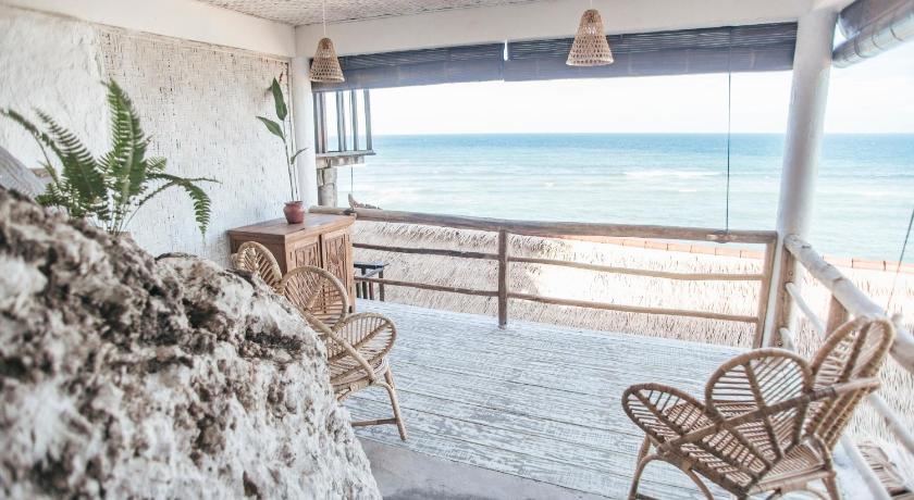 バリ Dreamsea Bali ホテル プール