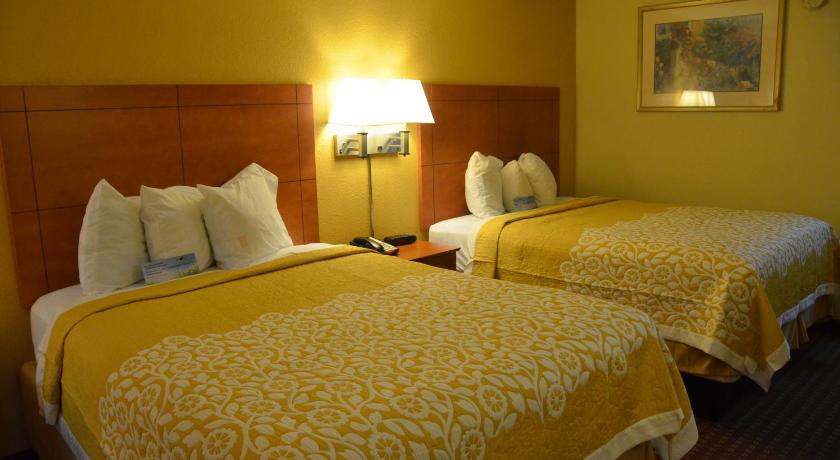 Days Inn by Wyndham Airport Nashville East