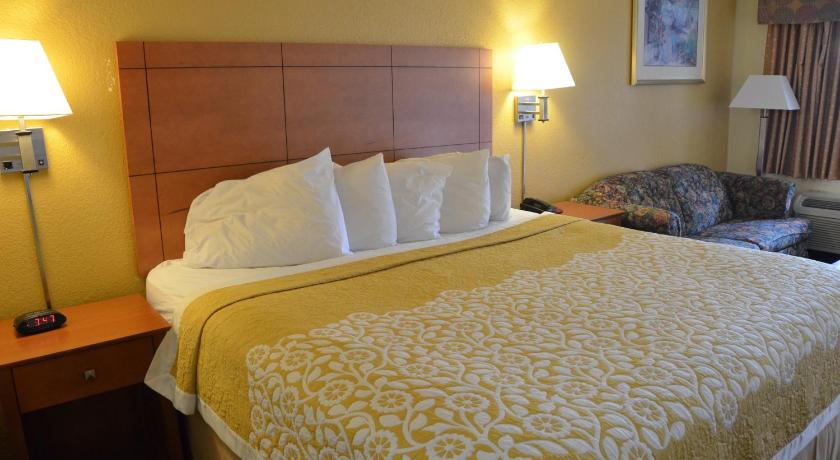 Days Inn by Wyndham Airport Nashville East