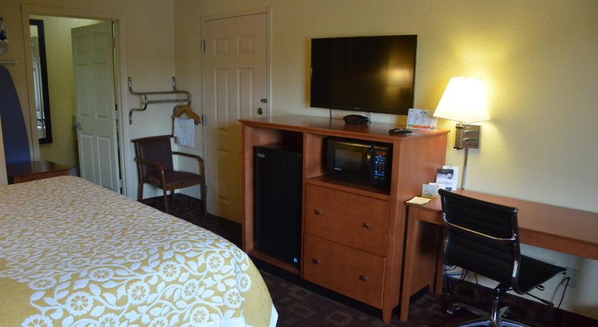 Days Inn by Wyndham Airport Nashville East