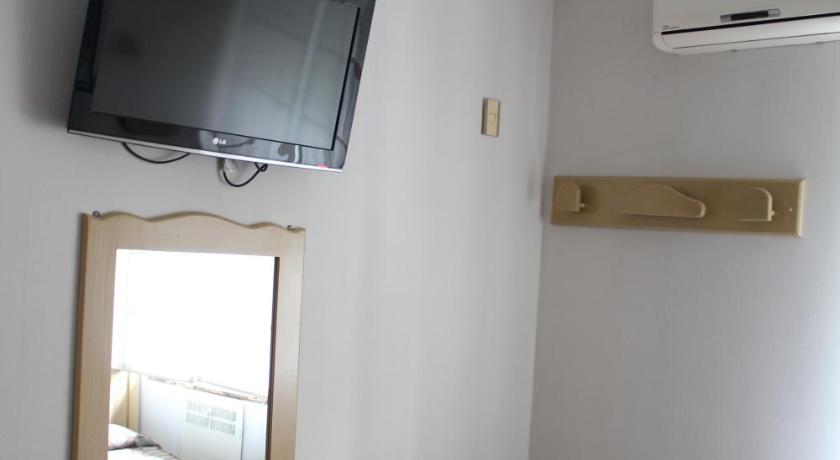 Image of Twin Room 8
