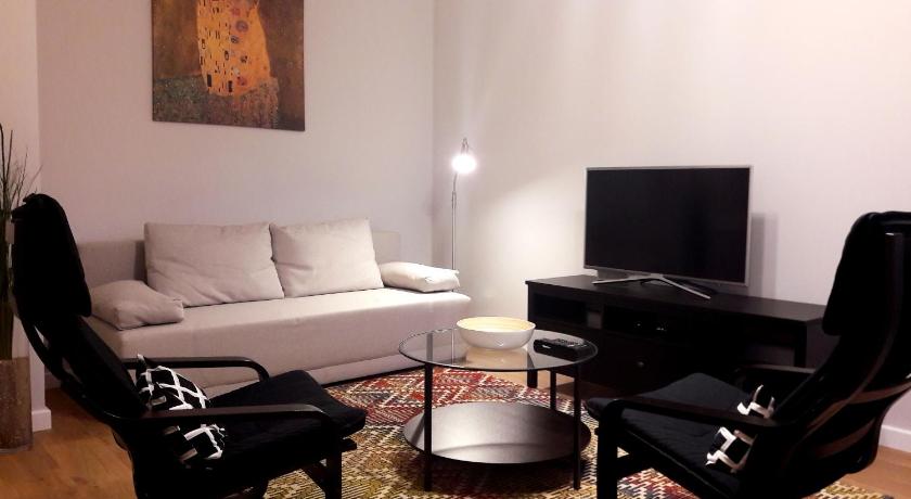 Modern & quiet in Royal Wilanow with AC and garage