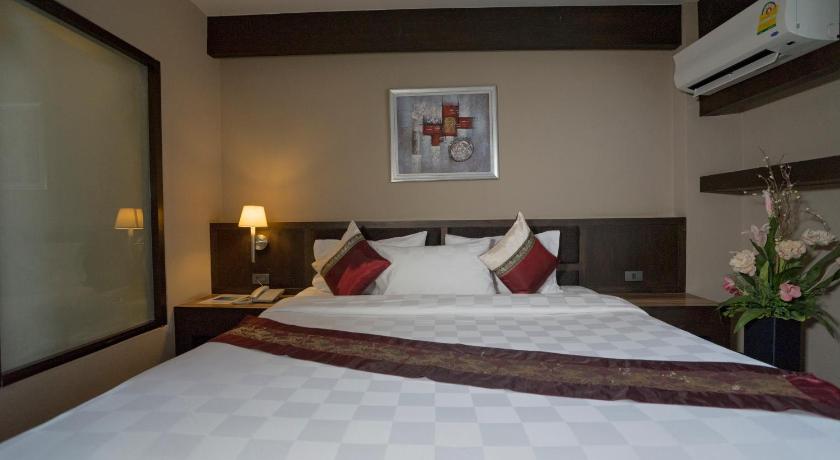 Image of Deluxe 17