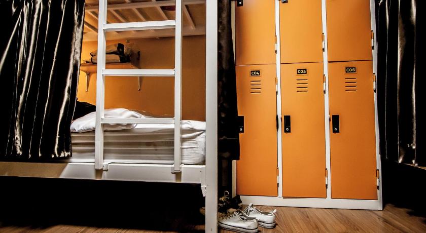 Image of 1 Bed in 6 Bed Female Dormitory Room 0