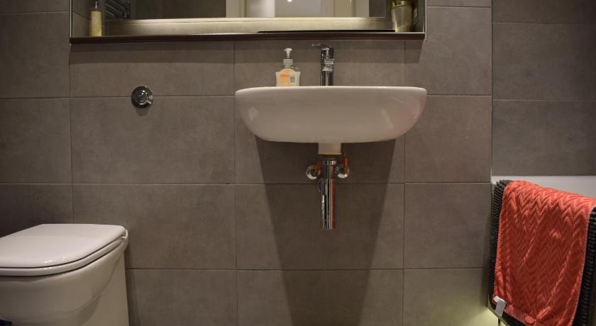 1 Bedroom Flat In North London Sleeps 4 London