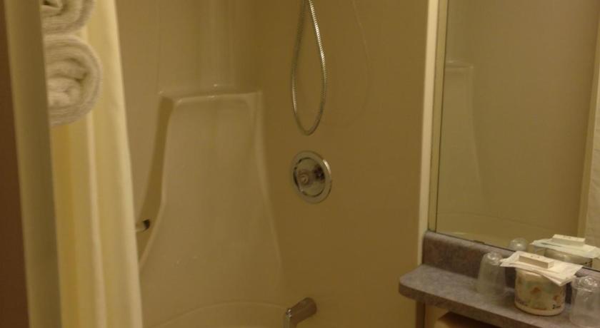 Petawawa River Inn & Suites photo