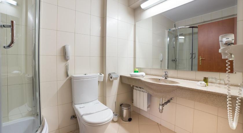 Imagine din Suite with SPA access and Free Parking 2