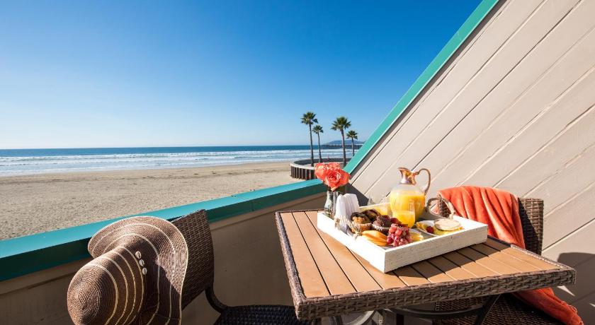 Image of Deluxe King Room with Ocean View 6