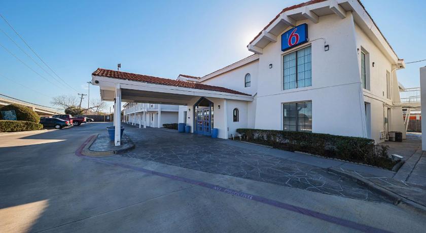 Motel 6-Grand Prairie, TX - Interstate 30