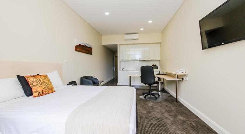 Belconnen Way Hotel & Serviced Apartments