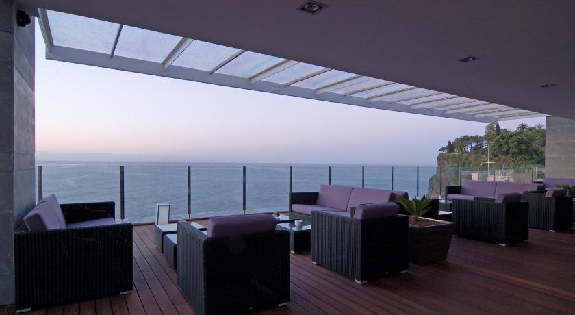 Madeira Island Pestana Carlton Madeira Ocean Resort Hotel 5-Star Hotel restaurant